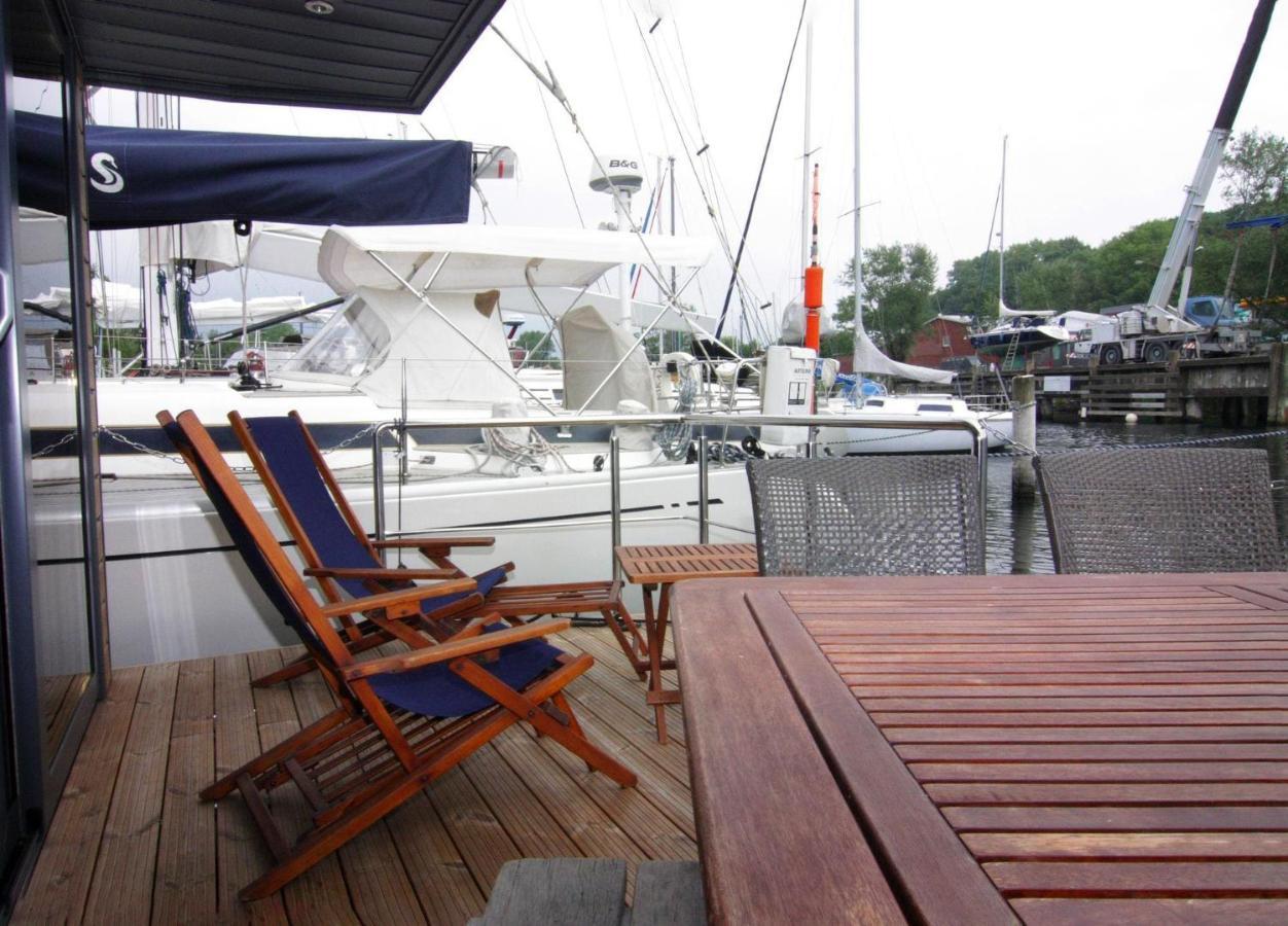 Hotel Hausboot Lina In Flensburgo Esterno foto